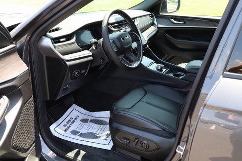 New 2025 Jeep Grand Cherokee L Limited image 11