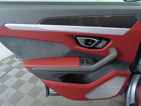 Used 2020 Lamborghini Urus image 27
