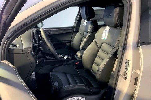 New 2026 Porsche Macan GTS image 5