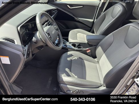 Used 2023 Kia Niro EX image 10