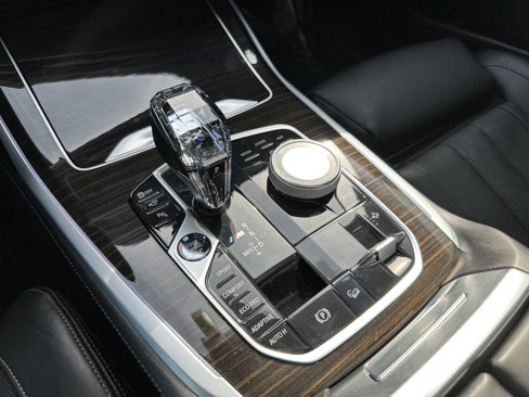 Used 2021 BMW X7 M50i image 24