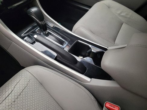 Used 2017 Honda Accord Touring image 26