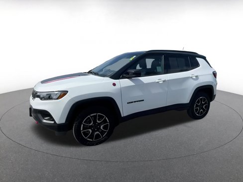 Used 2025 Jeep Compass Trailhawk image 8