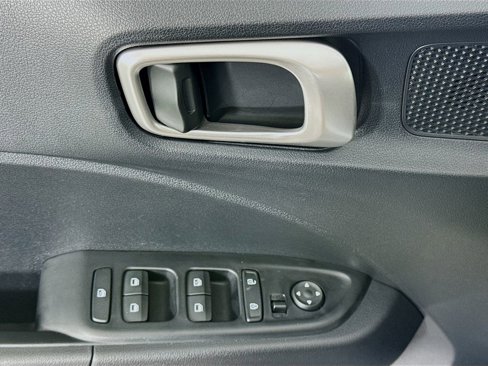 Certified 2025 Hyundai Venue SEL image 17