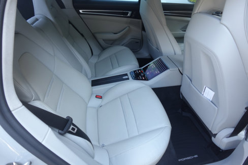 Used 2022 Porsche Panamera GTS w/ Premium Package image 12
