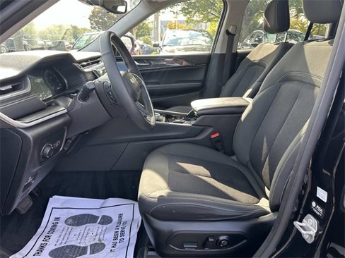 Certified 2023 Jeep Grand Cherokee Laredo w/ Luxury Tech Group I image 16