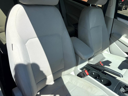 Used 2018 Volkswagen Passat 2.0T S w/ Driver Assistance Package image 9