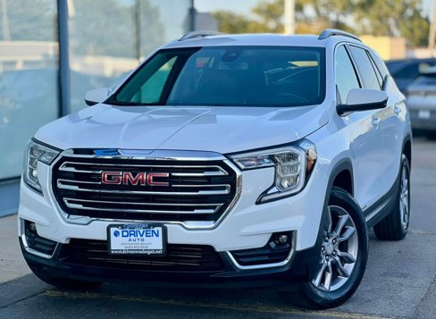 Used 2024 GMC Terrain SLT image 1