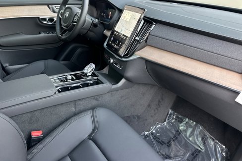 New 2026 Volvo XC90 B6 Plus image 18