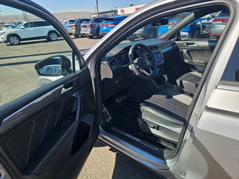 Used 2022 Volkswagen Tiguan SE R-Line image 22