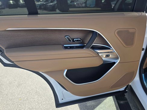 New 2025 Land Rover Range Rover Long Wheelbase SE image 19