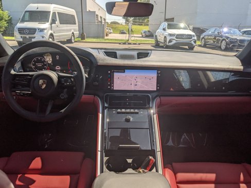 Used 2025 Porsche Panamera 4 image 30