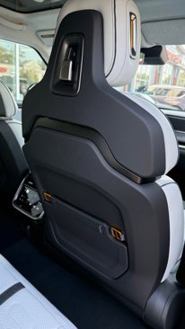 Used 2025 Rivian R1S Adventure image 29