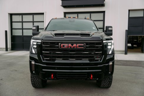 Used 2024 GMC Sierra 2500 AT4X image 2
