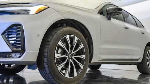 Certified 2025 Volvo XC60 B5 Plus image 10