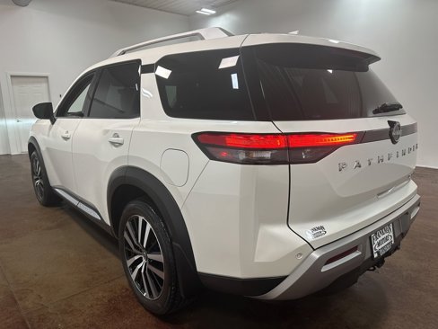Used 2024 Nissan Pathfinder Platinum image 47