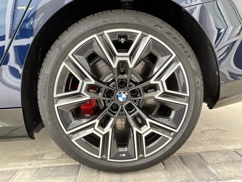 New 2026 BMW 550e xDrive image 7