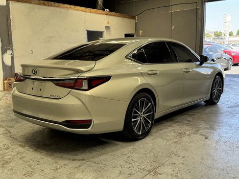 Used 2023 Lexus ES 300h w/ Premium Package image 4