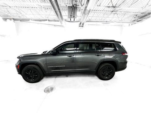 Used 2022 Jeep Grand Cherokee L Laredo w/ Luxury Tech Group I image 3