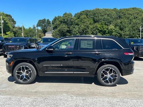 New 2025 Jeep Grand Cherokee Summit image 2