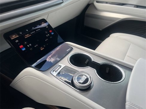 Certified 2026 Cadillac Vistiq Sport image 17