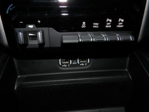 Used 2024 RAM 1500 Laramie image 31