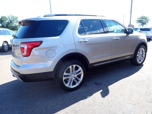 Used 2017 Ford Explorer XLT w/ Equipment Group 202A image 6