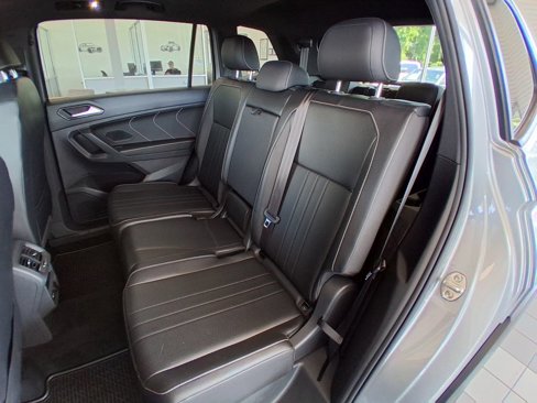 Used 2022 Volkswagen Tiguan SE R-Line image 19