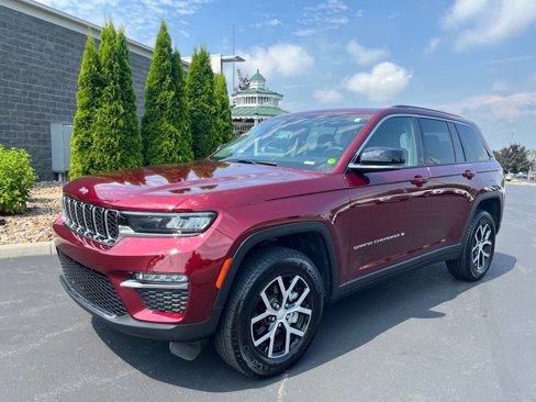 Used 2023 Jeep Grand Cherokee Limited image 2