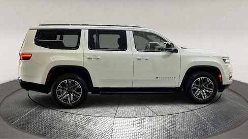 Used 2024 Jeep Wagoneer Series II w/ Flexible Seating Group image 9