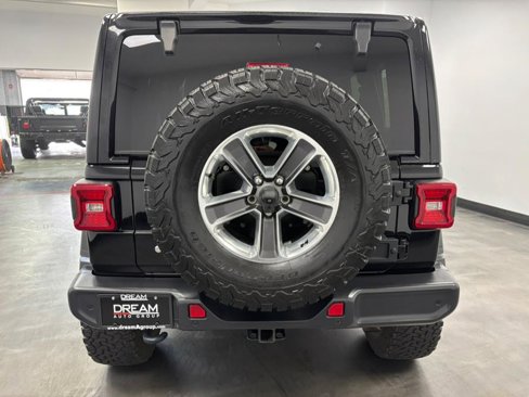 Used 2018 Jeep Wrangler Unlimited Sahara image 9