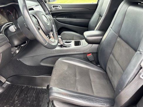 Used 2019 Jeep Grand Cherokee Laredo w/ Laredo X Package image 14