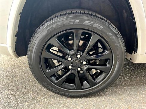 Used 2021 Jeep Grand Cherokee Laredo X image 8