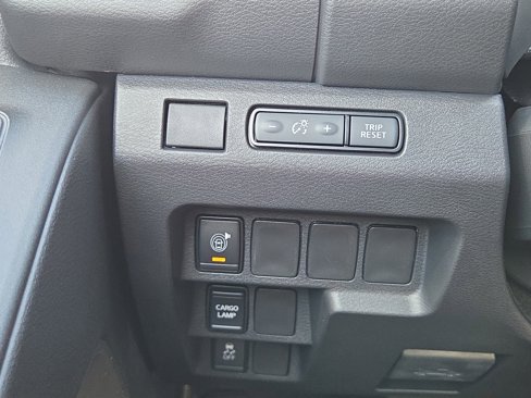 Used 2025 Nissan Frontier SV image 9