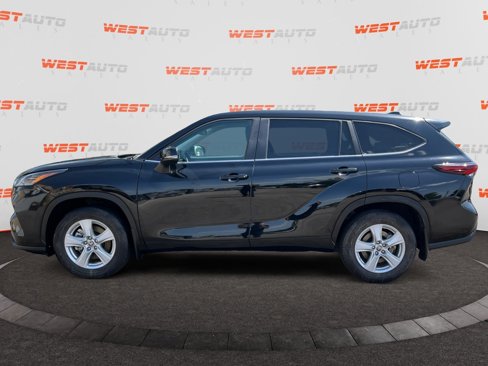 Used 2024 Toyota Highlander LE image 2