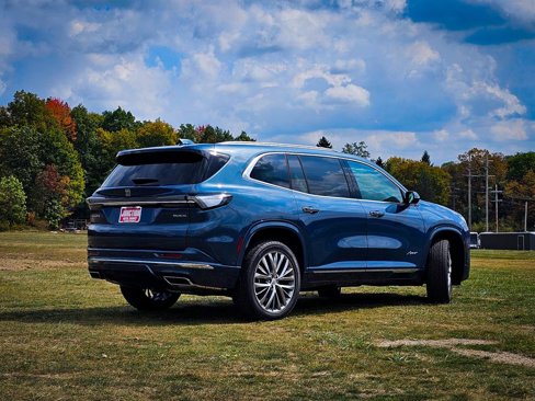 New 2026 Buick Enclave Avenir w/ Super Cruise Package image 4