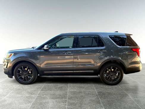 Used 2017 Ford Explorer XLT w/ Equipment Group 202A image 3