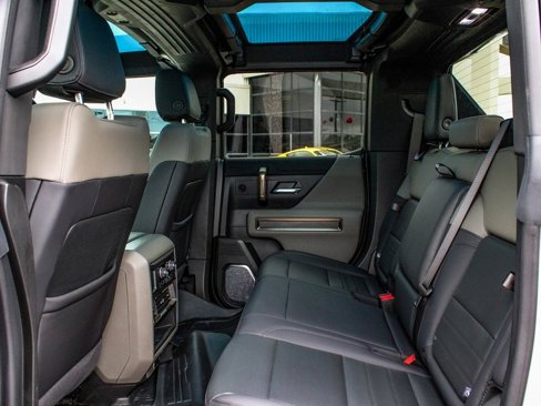 Used 2025 GMC Hummer EV 2X image 34