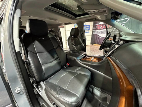 Used 2019 Cadillac Escalade ESV Luxury image 18