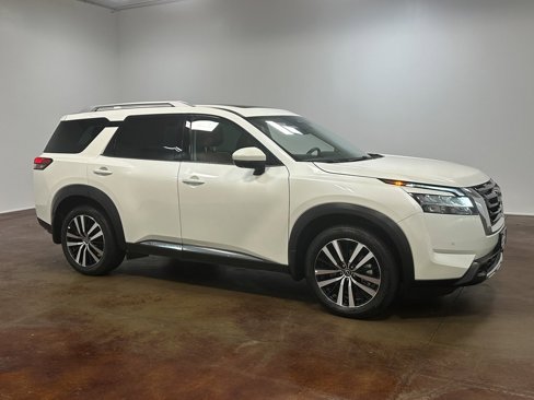 Used 2024 Nissan Pathfinder Platinum image 24