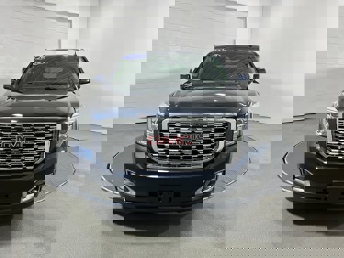Used 2020 GMC Yukon XL Denali w/ Denali Premium Package image 18