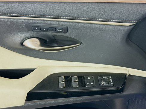 Used 2023 Lexus ES 300h w/ Luxury Package image 15
