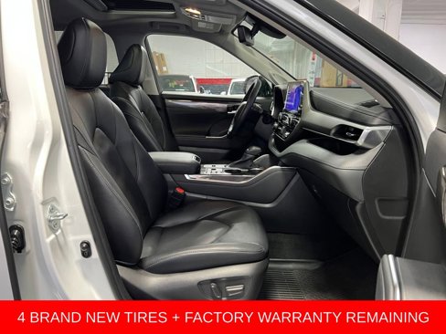 Used 2023 Toyota Highlander Limited image 22