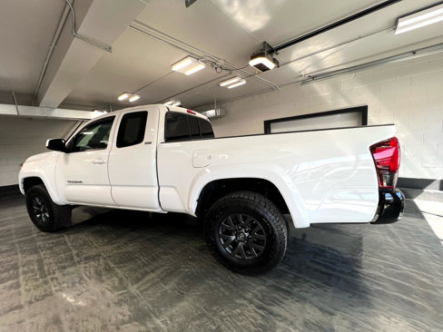 Used 2020 Toyota Tacoma SR5 image 10