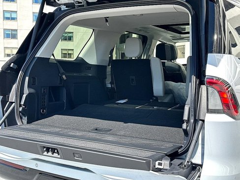New 2025 Lincoln Navigator Reserve image 11