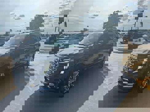 Used 2024 GMC Acadia Denali image 7