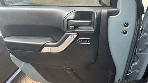 Used 2015 Jeep Wrangler Unlimited Rubicon w/ Max Tow Package image 24
