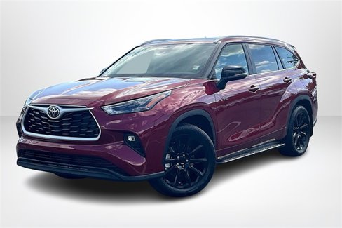Used 2025 Toyota Highlander XLE image 2