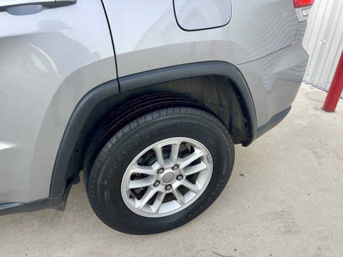 Used 2018 Jeep Grand Cherokee Laredo image 23