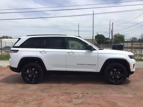 New 2025 Jeep Grand Cherokee Altitude image 6